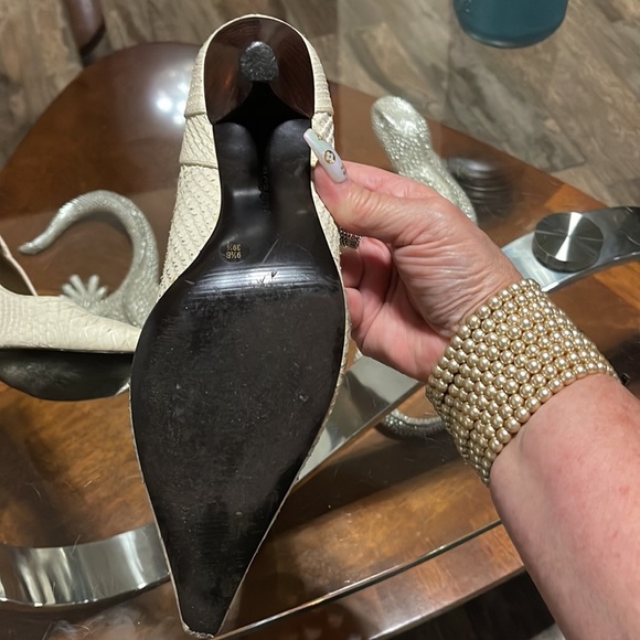 BcBg Stilettos - Picture 7 of 7